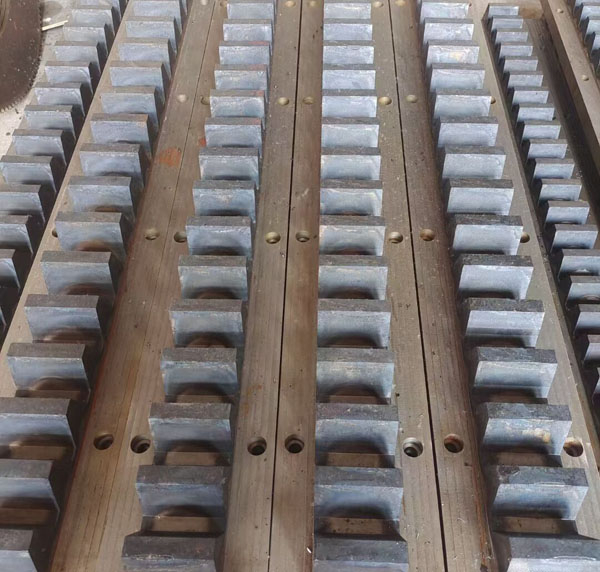 齒條齒輪廠(chǎng)家加工車(chē)間設(shè)備出齒中